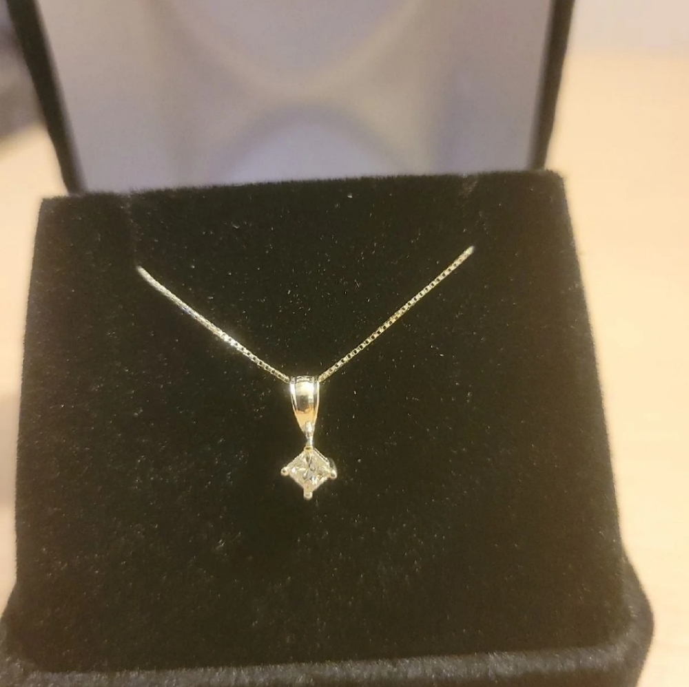 14k White Gold Diamond Necklace